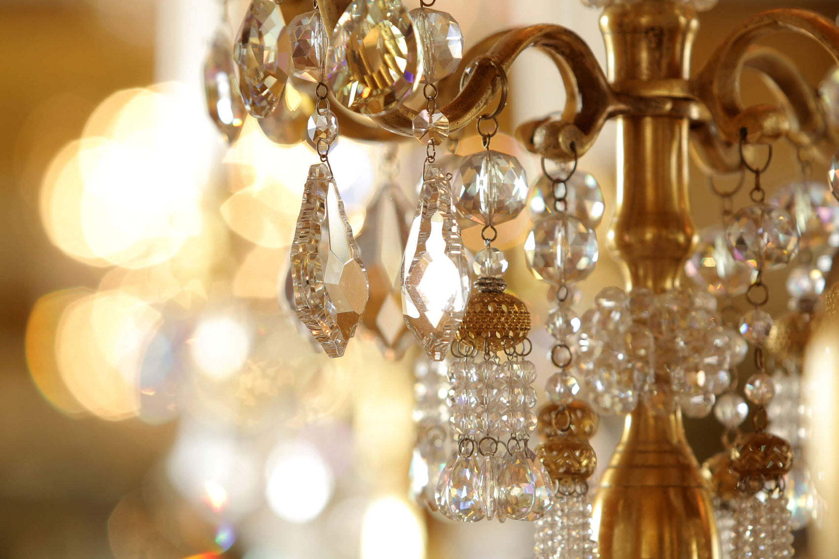 How to Use a Crystal Chandelier to Improve Your Home Decor