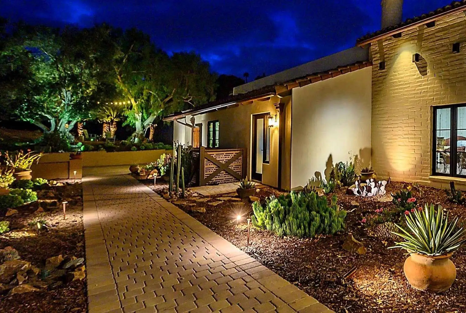 How Lighting Can Turn Your Backyard Into an Oasis