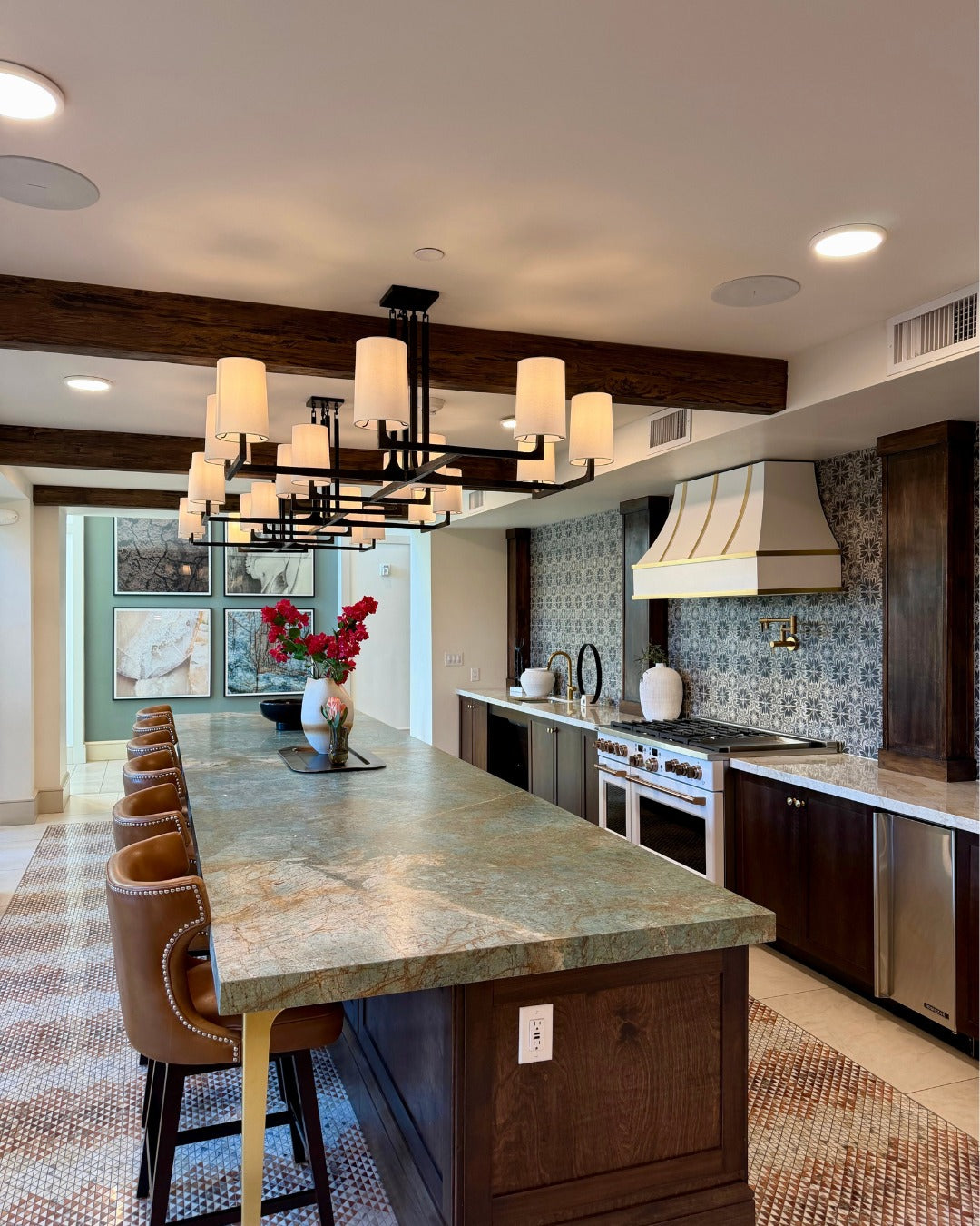 Island / Pool Table