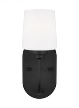 Traditional Bathroom Sconce from the Windom Collection