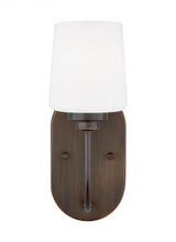 Traditional Bathroom Sconce from the Windom Collection