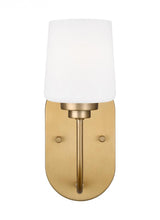 Traditional Bathroom Sconce from the Windom Collection