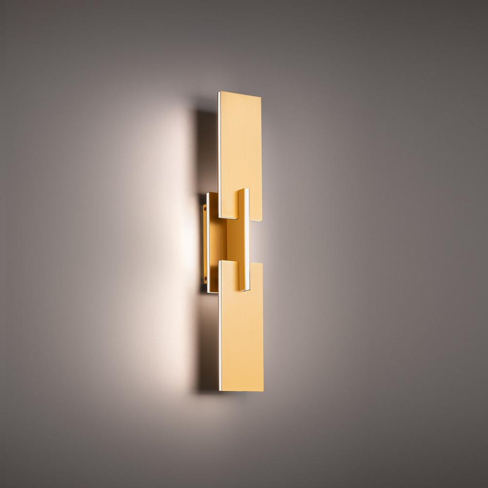 Traditional Wall Sconce from the Amari Collection